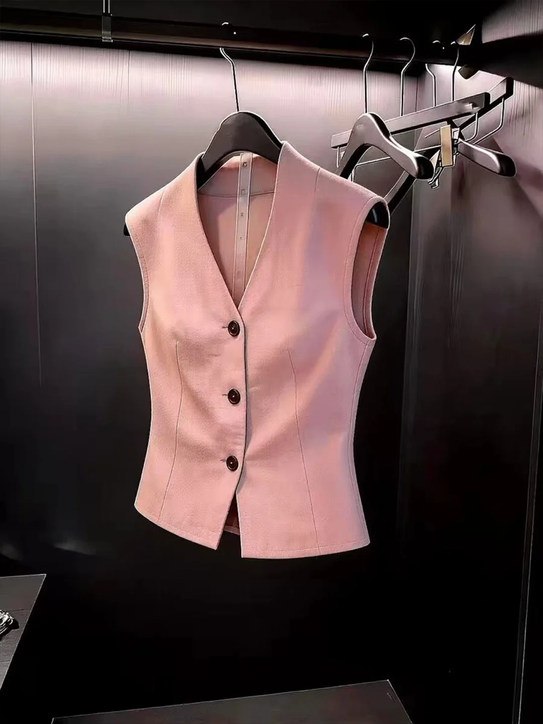 

Summer Commute Style Women's Sleeveless Vest Korean Design V-Neck Single Button Straight Cut Fashionable All-Match Top