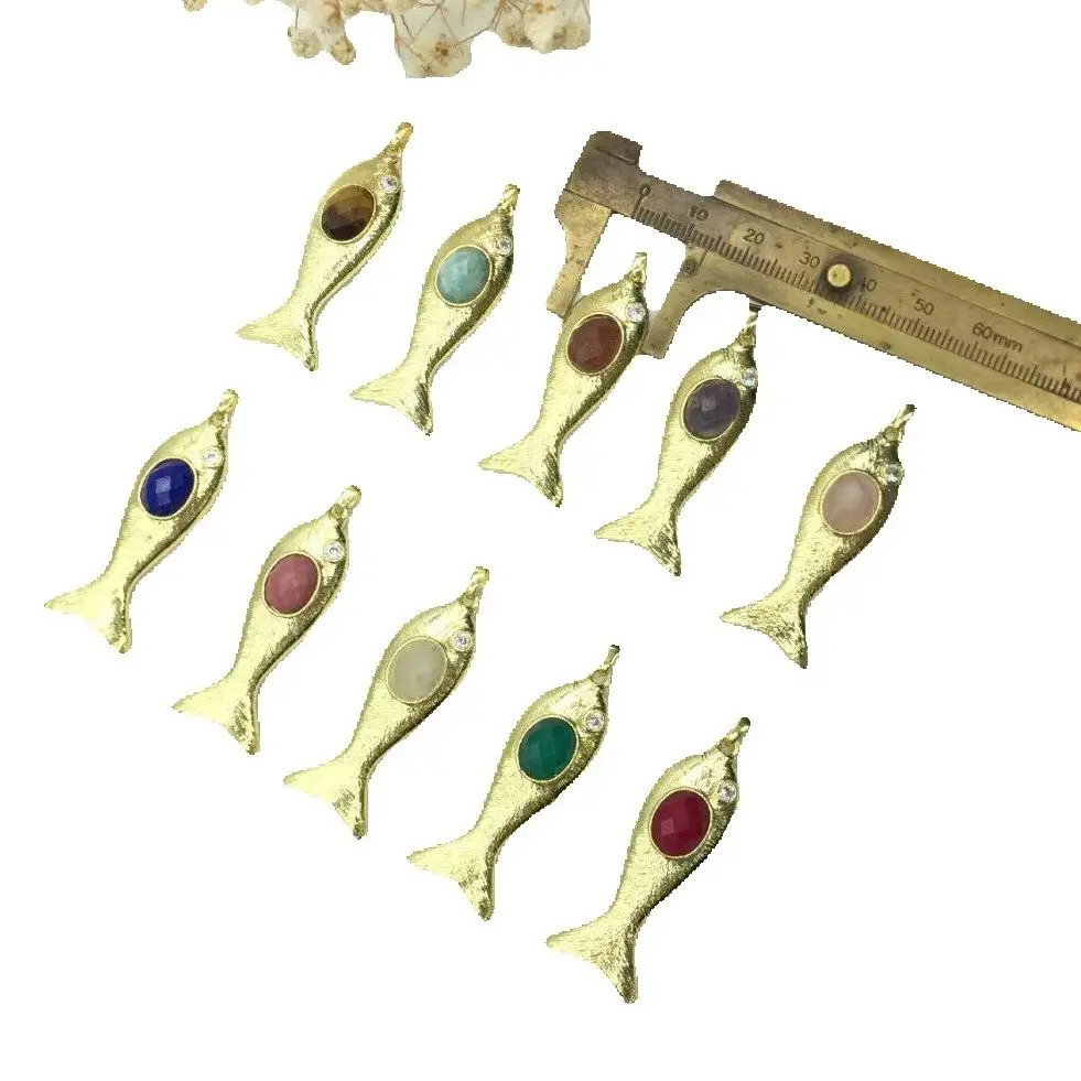 

WT-MP319 Прекрасная яркая форма рыбы с 18-каратным позолоченным красочным натуральным драгоценным камнем, покрытым кристаллом из циркона, изысканные подвески для рукоделия