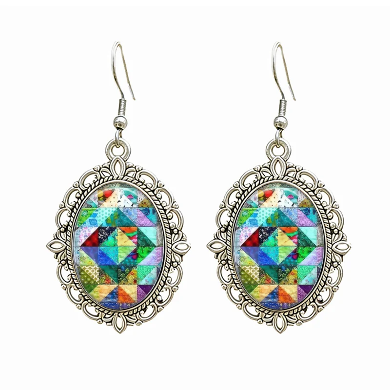 Vintage ovale bunte Steppmuster-Glasohrringe, versilberte ästhetische Mosaik-Ohrringe für Frauen