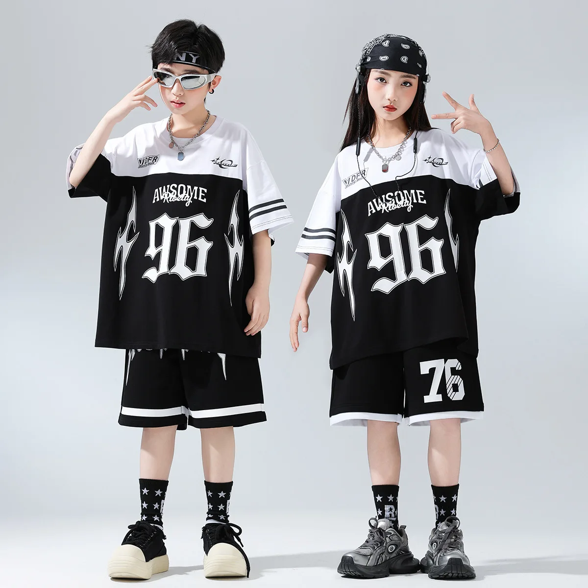 طفل Kpop الهيب هوب الملابس أبيض أسود المتضخم تي شيرت أعلى عارضة الشارع الصيف السراويل لفتاة صبي الجاز ملابس رقص الملابس