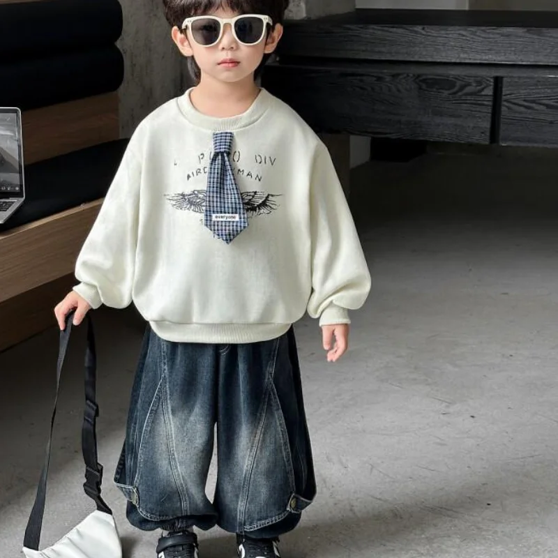 

Комплект из двух предметов: свитшот и джинсы для мальчиков, хлопковый деним, для малышей, осенне-весенний повседневный наряд, новая стильная модная одежда 2026 года