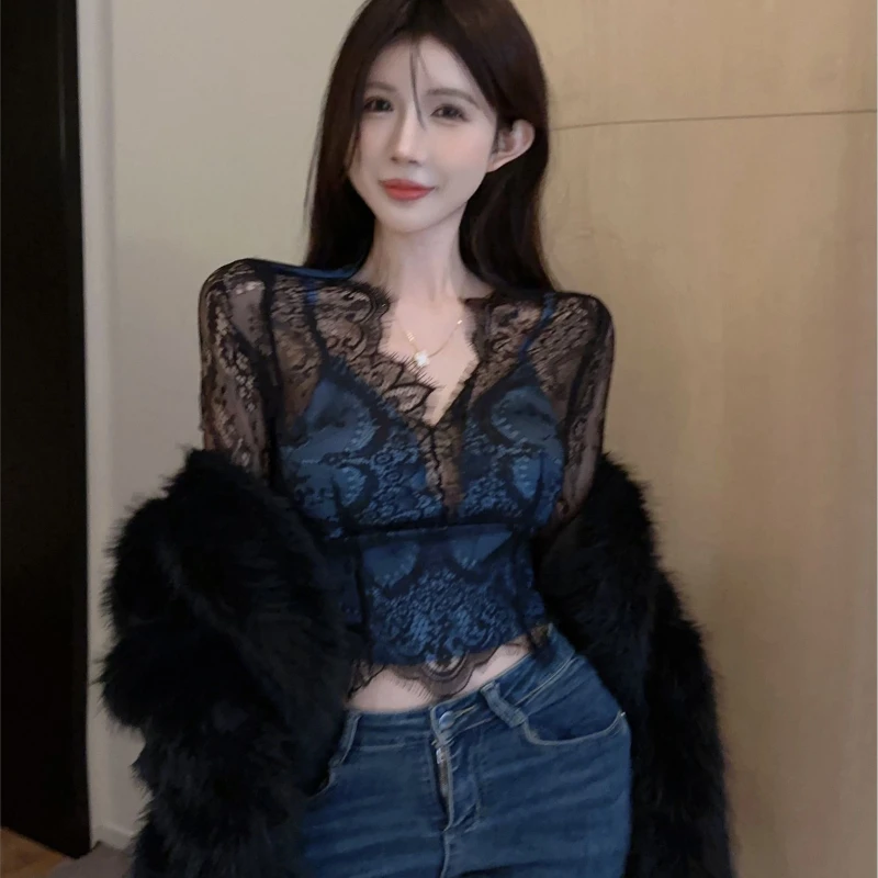 Sexy Hollowed Out V-neck Long Sleeved Lace Shirt Women\'s Spring New Fashion Pure Desire Style Short Tight Top Bottoming Shirt