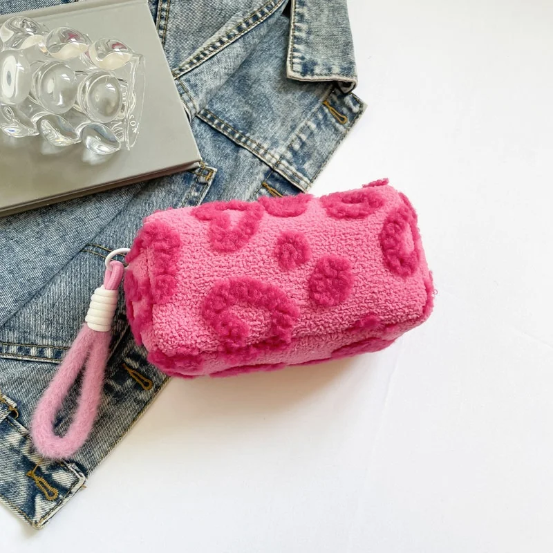 

Милый клатч, плюшевые косметички с ручкой, мягкая дорожная косметичка для хранения, портативный органайзер с принтом любви, пенал