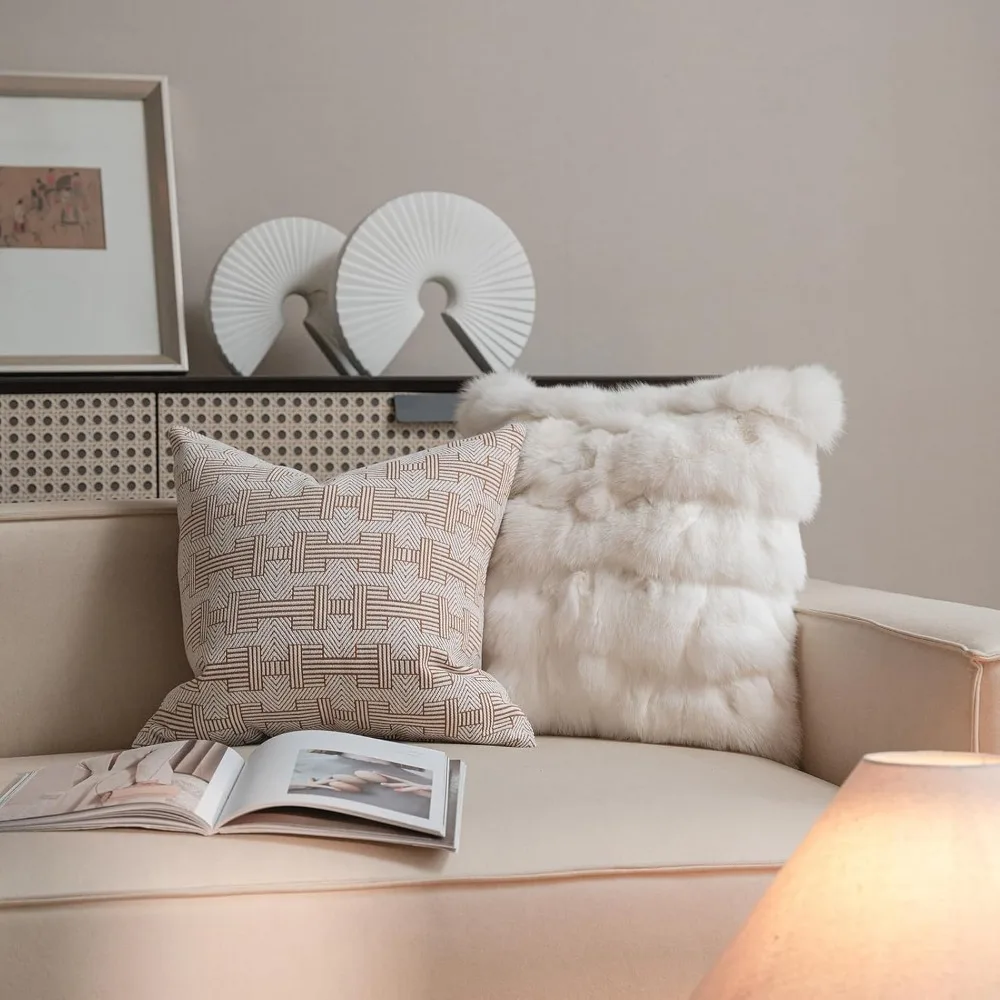 غطاء وسادة مخطط من خشب البتولا البرتقالي مقاس 20 بوصة × 20 بوصة - نمط إيما للأريكة والأريكة في غرفة المعيشة وغرفة النوم