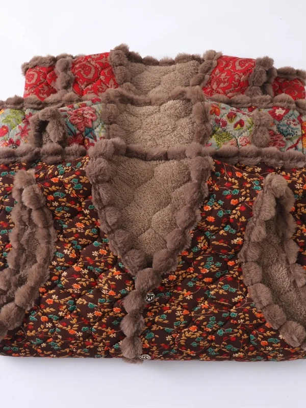 سترة نسائية بنمط عرقي مبطنة بالصوف الدافئ، مصنوعة من ألياف البوليستر السميكة، بياقة على شكل V ونقش زهري، إغلاق بزر واحد، ملاب...