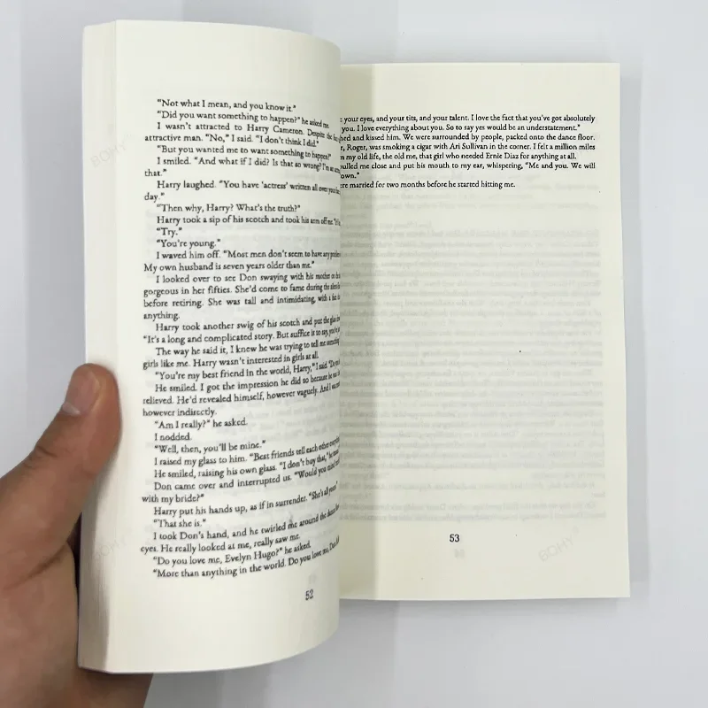 The Seven Husbands of Evelyn Hugo Story English Book