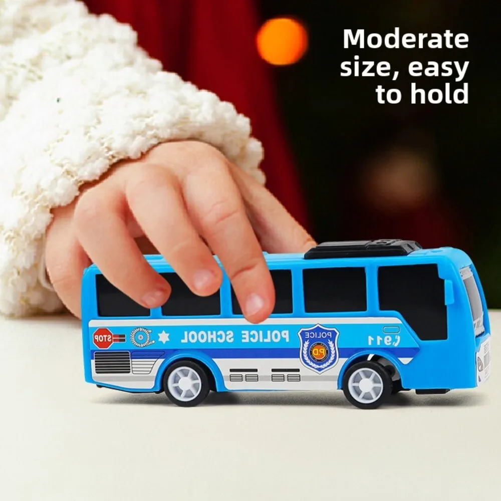 Vier terugtrekbare speelgoedauto's voor kinderen Grote busontwerp Duurzaam plastic voertuig voor jongens Meisjes Binnen Buiten Speelcadeau-idee