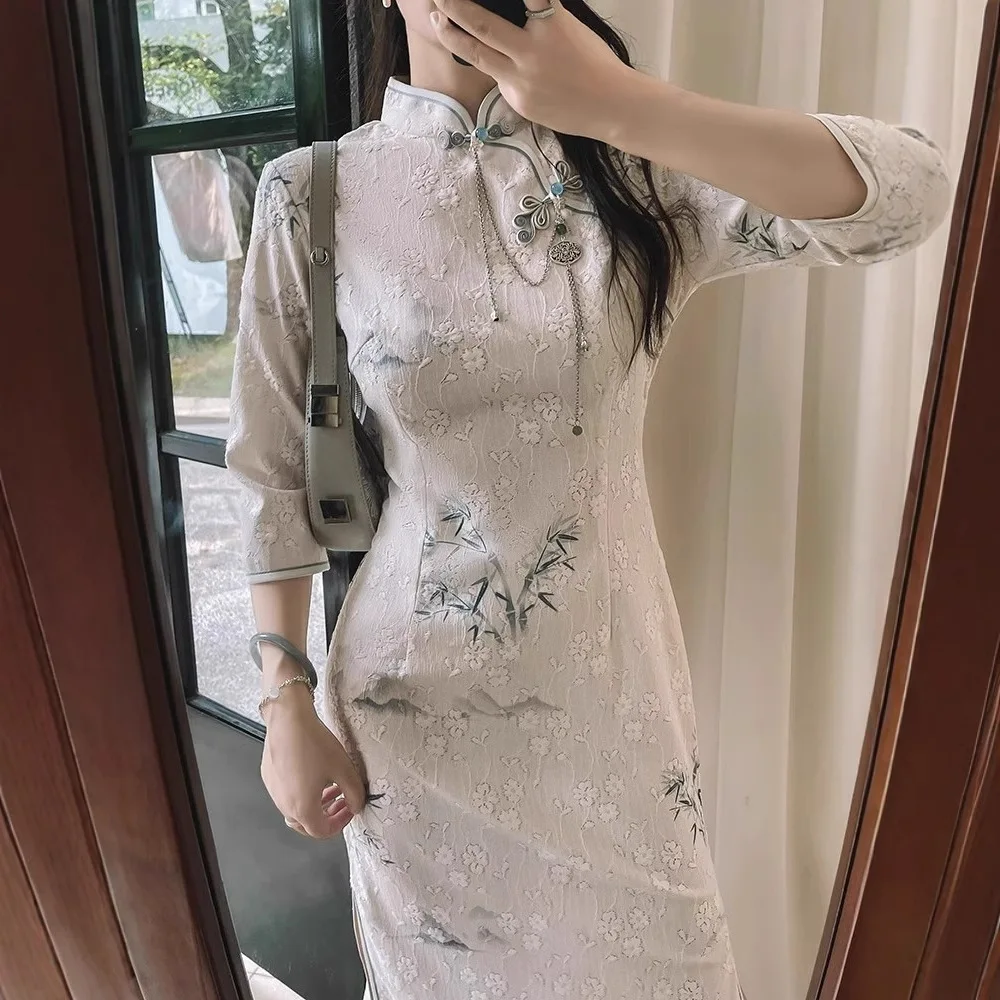 

2024, белый Cheongsam, женский новый китайский стиль, улучшенное Ципао с длинным рукавом, винтажный стиль, осенние бамбуковые длинные платья с цветочным принтом S2652