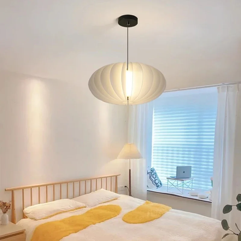 Lampe LED suspendue au design minimaliste moderne, luminaire décoratif d'intérieur, lumière douce, idéal pour un bureau ou une table de chevet, blanc crème