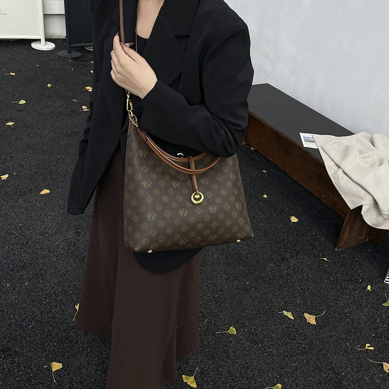 

2025 Luxe Vintage Underarm Tote Bag, Spacious Shoulder Purse for Women, Niche Day-to-Night Bag, Minimalist Crossbody, Textured