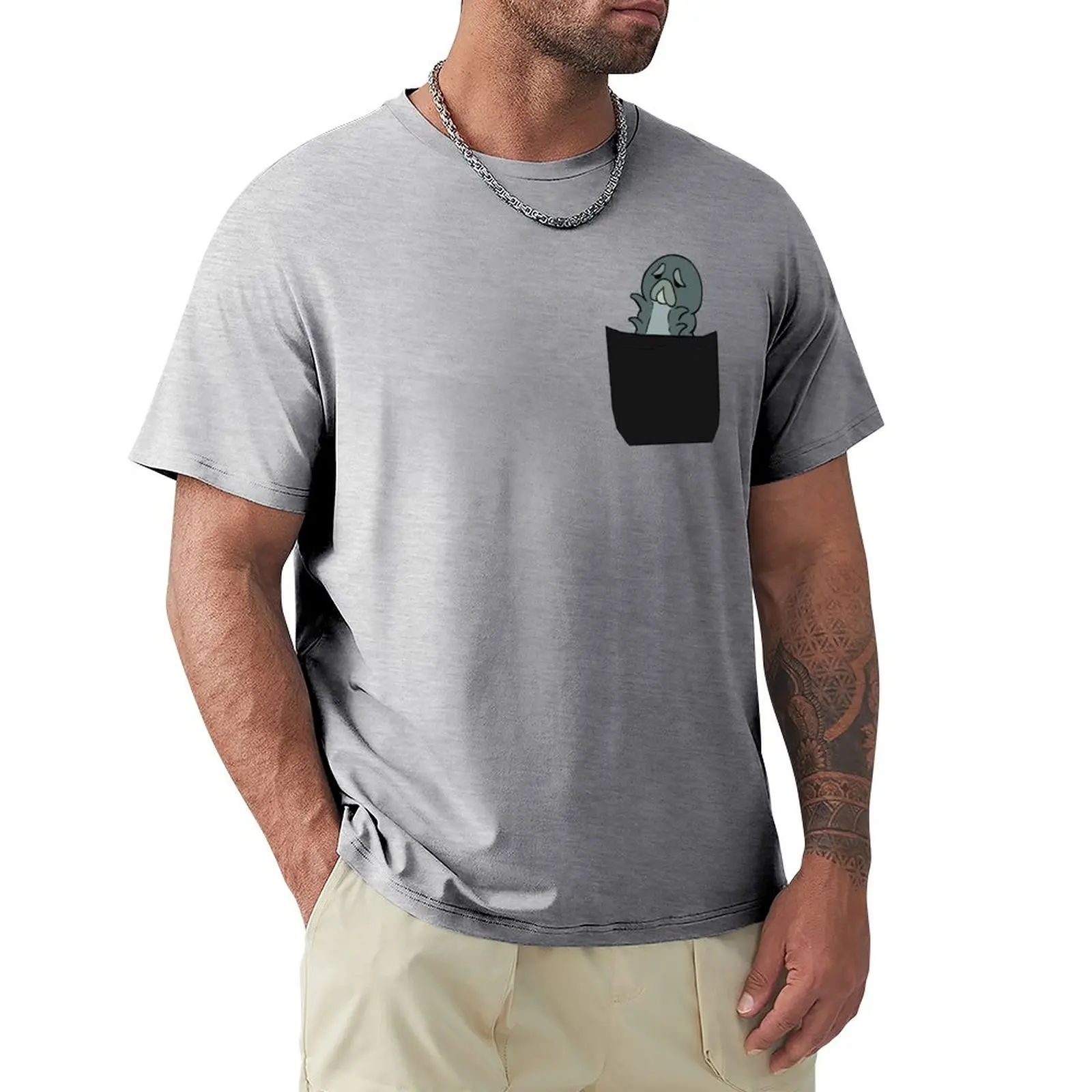 Мужская белая футболка с карманом