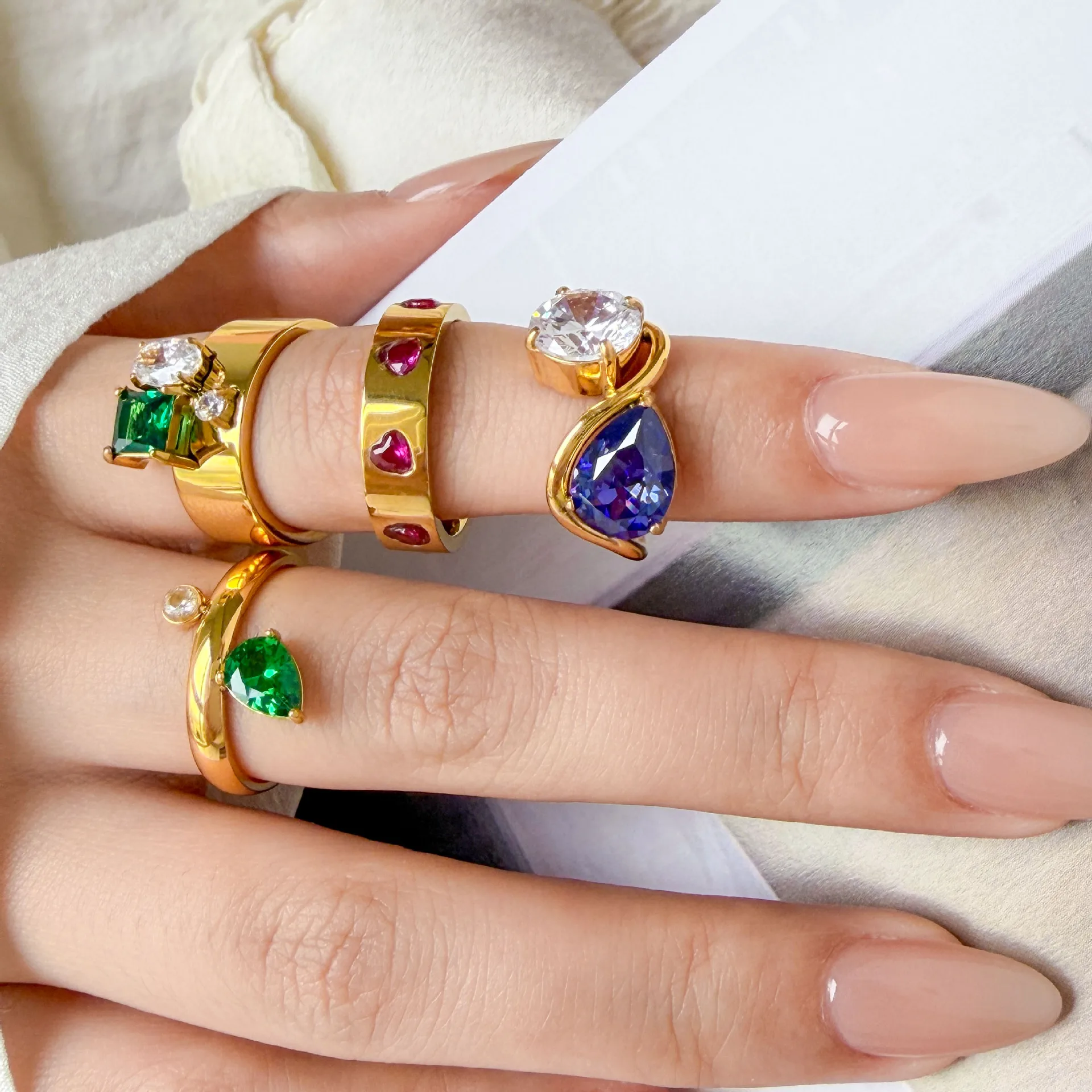 18K Vergoldete Edelstahl-Ringe mit Bunten Zirkonia für Damen, Luxuriöser Herz-, Birnen- und Quadratschliff Kubischer Zirkonia Ring, Schmuckgeschenk