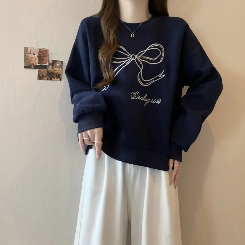 レディース プリントトップ Tシャツ Oネック 長袖 プルオーバー プリント カジュアル ルーズ Tシャツ 秋 2025 わずかに伸縮性のある刺繍入り