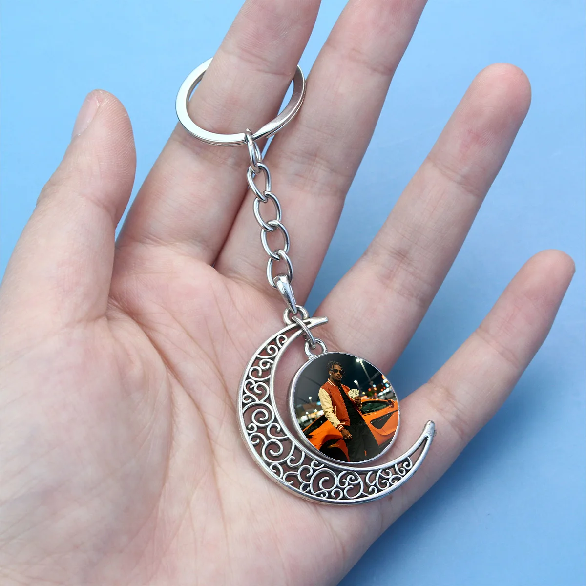 Personalisierter Foto-Halbmond-Schlüsselanhänger Individuelles Bild Metall-Schlüsselring Geschenk – Detail 4
