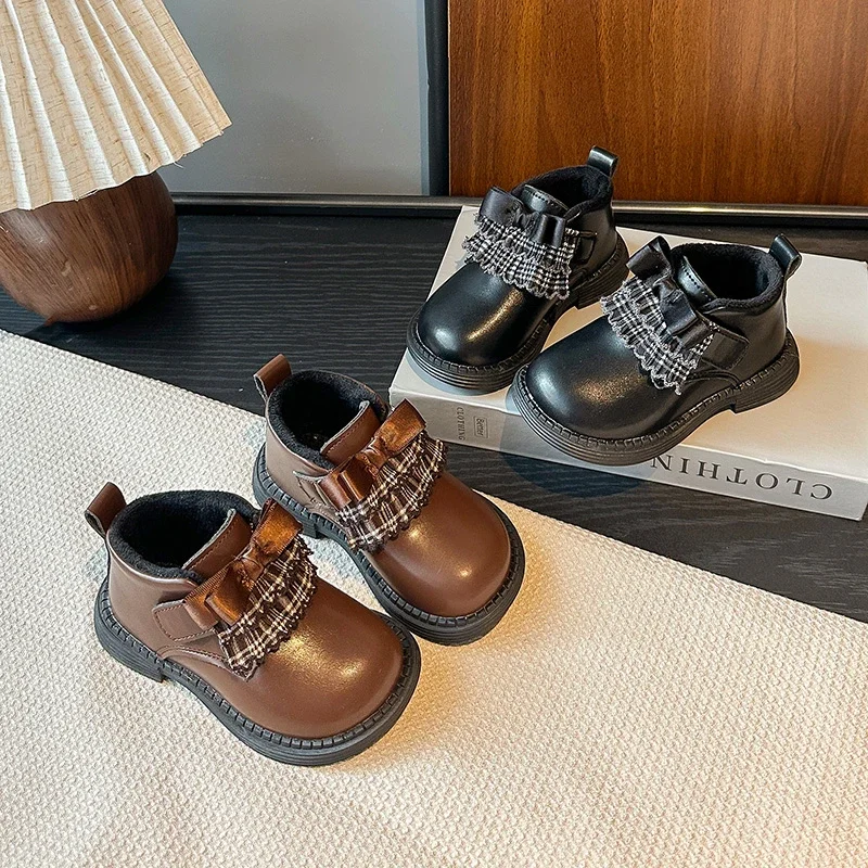 

Сапоги принцессы для девочек, элегантные детские ботильоны в корейском стиле, милые банты, новинка зимы 2025, детские туфли на плоской подошве с круглым носком, замша, теплая, мягкая