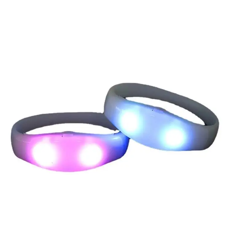 100pcs New LED Color Changing Silicone Bracelets Wristband With 12 Keys 200 Meter Remote Control For Party Clubs SN4494