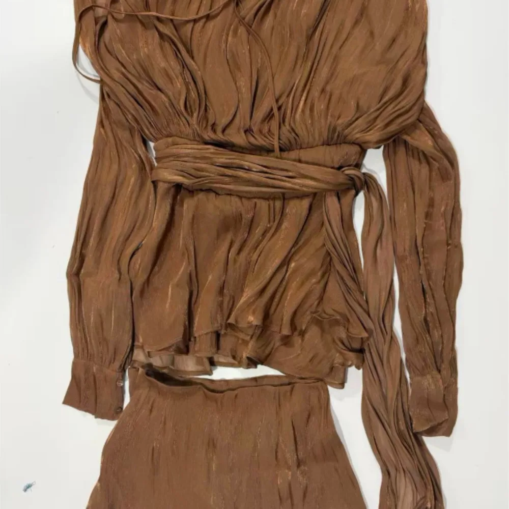 Komplet: Koszula w jednolitym kolorze, mini szorty, sukienka z dekoltem w serek, długim rękawem, łączona, sznurowana, odzież damska, nowy modny zestaw.