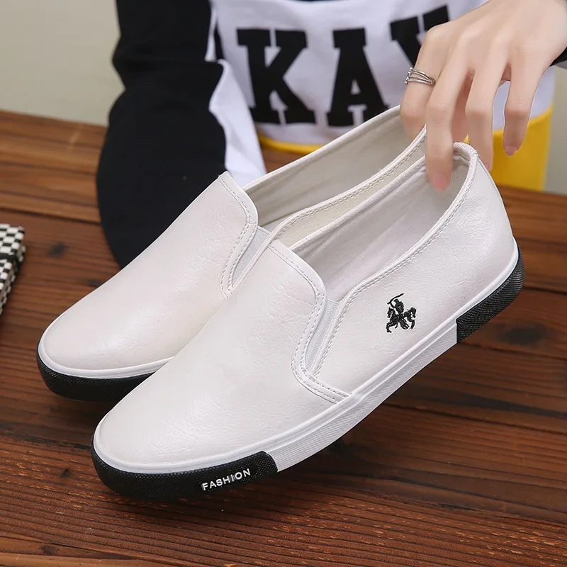 2024 neue Leder Herren schuhe Luxus Mode Herren Freizeit schuhe Retro bequeme Slipper hochwertige Herren Turnschuhe Fahr schuhe