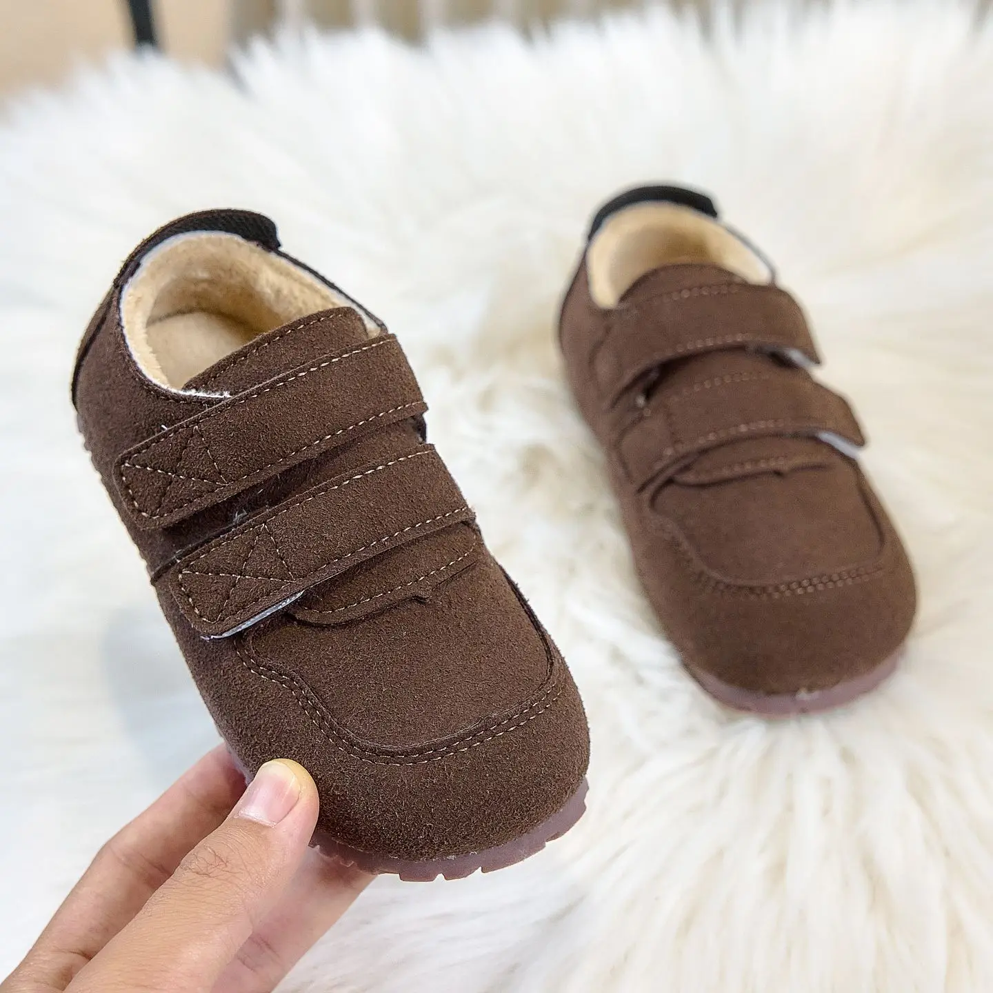 2026 Winter New Kids' Plush Lined Warm Shoes for Boys Girls Soft Soled Baby Cotton Sneakers Casual Versatile Daily Wear