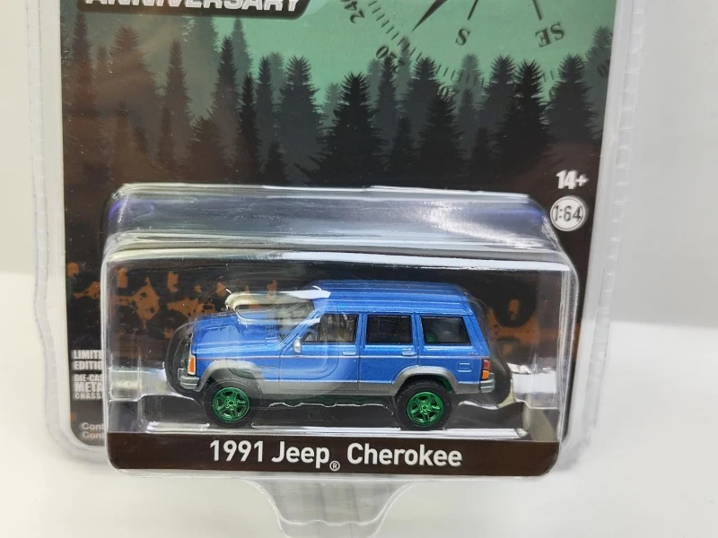 1:64 1991 Jeep Cherokee 80th Anniversary High Simulation Diecast Car Metal Alloy Model Car kids toys collection gifts W938