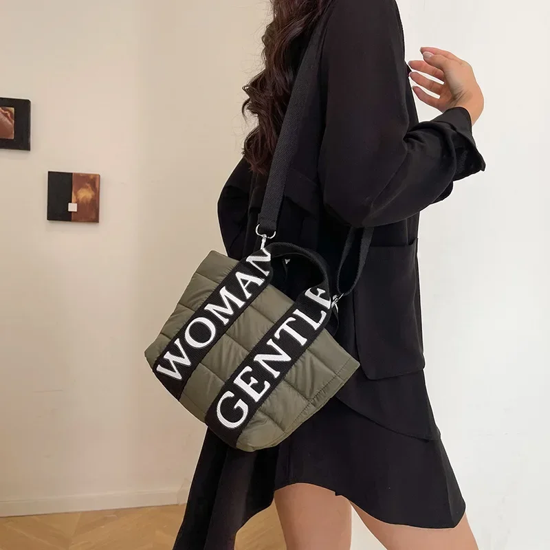 Новая роскошная квадратная сумка 2025 года, сумка через плечо с контрастной монограммой, трансформируемая рука/плечо, многофункциональная дневная и ночная сумка