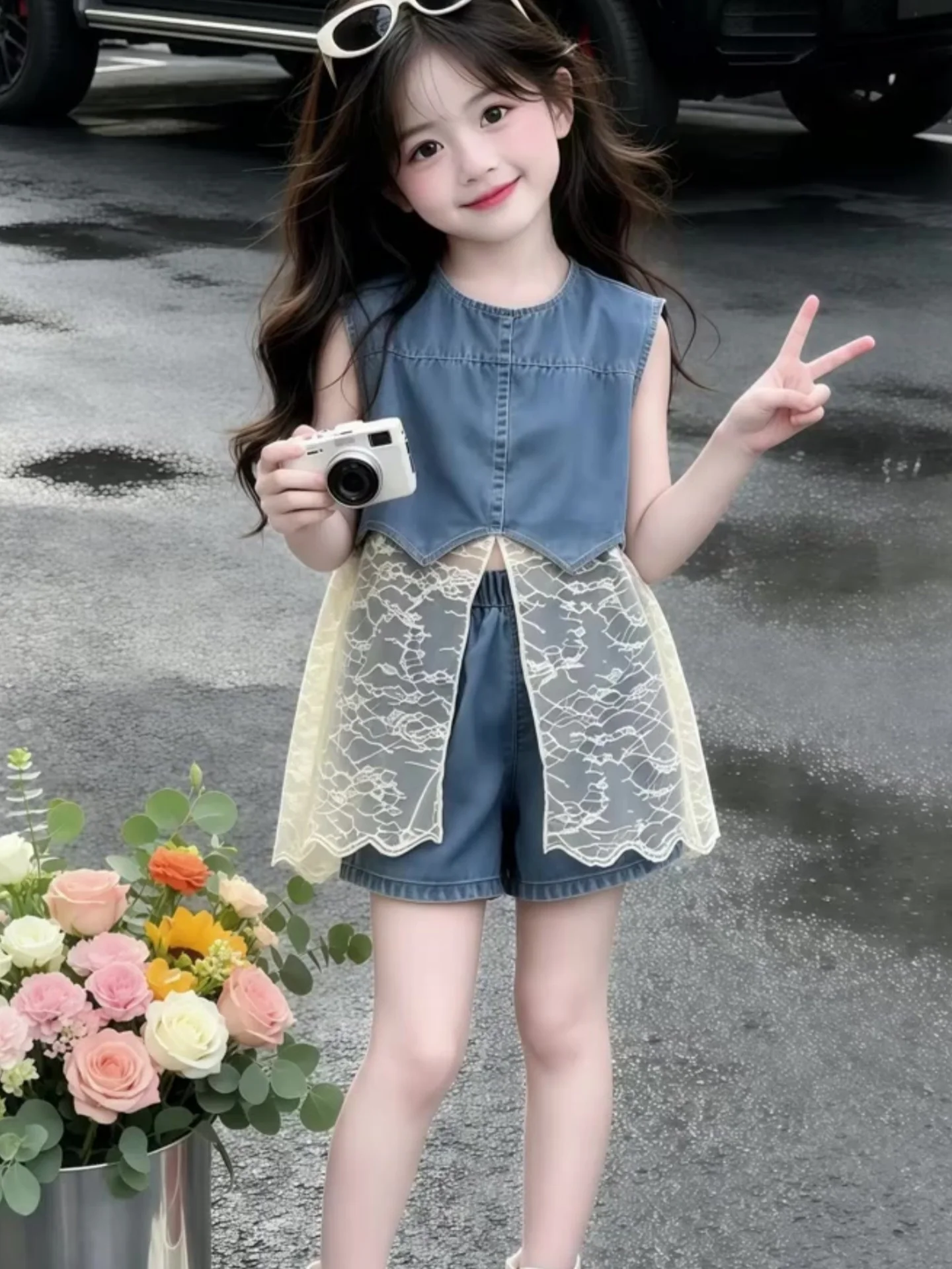 high-quality-girls'-denim-set-summer-new-style-lace-splicing-vest-shorts-two-piece-set-casual-cotton-polyester-blend-thin-model