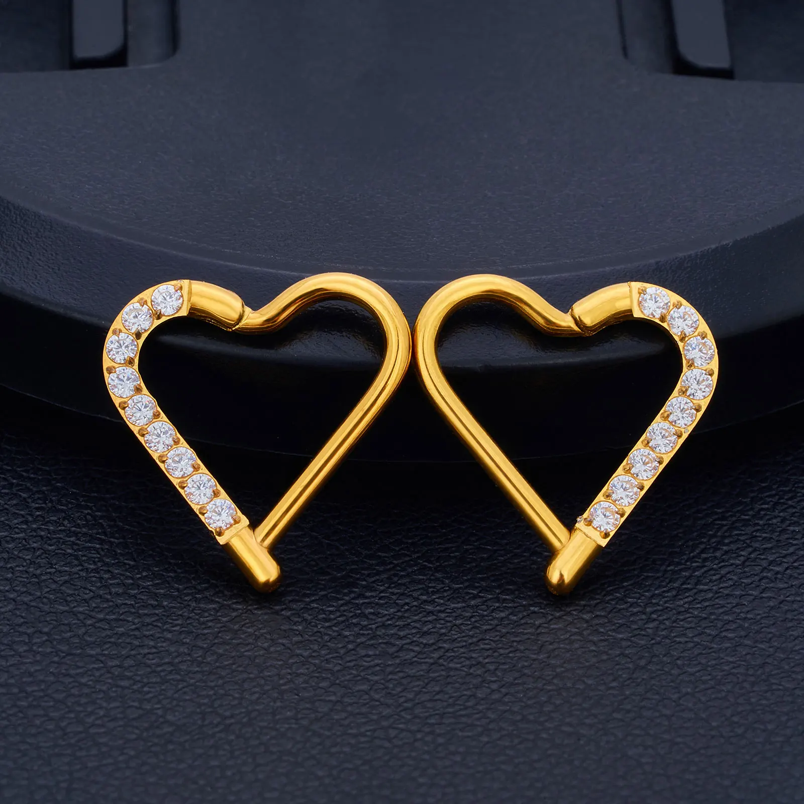 ASTM F136 قرط تيتانيوم حلزوني على شكل قلب للنساء ، طوق ثقب دايث ، غضروف 16 جرام ، حلقات ترانموس ، مجوهرات طوق مفصلي ، 1: 10000