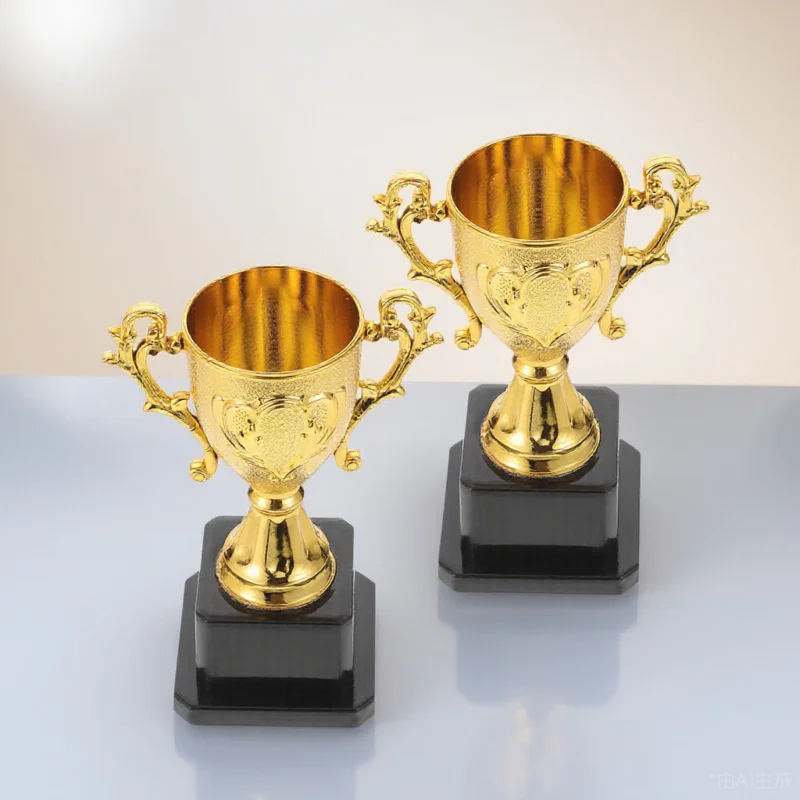 

2Pcs Exquisite Plastic Small Trophy Reward Party Prize Decoration Portable Gift Trophy Prop Reward
