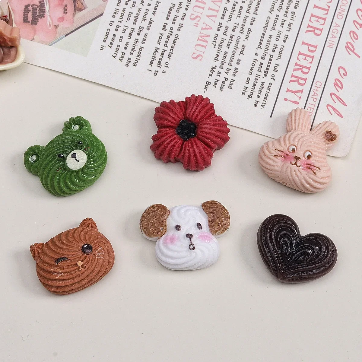 100pcs Wholesale Mini Animal Biscuit Flatback Resin Cabochon DIY Accessories Pendant Hairpin Keychain Earring Scrapbook Decor
