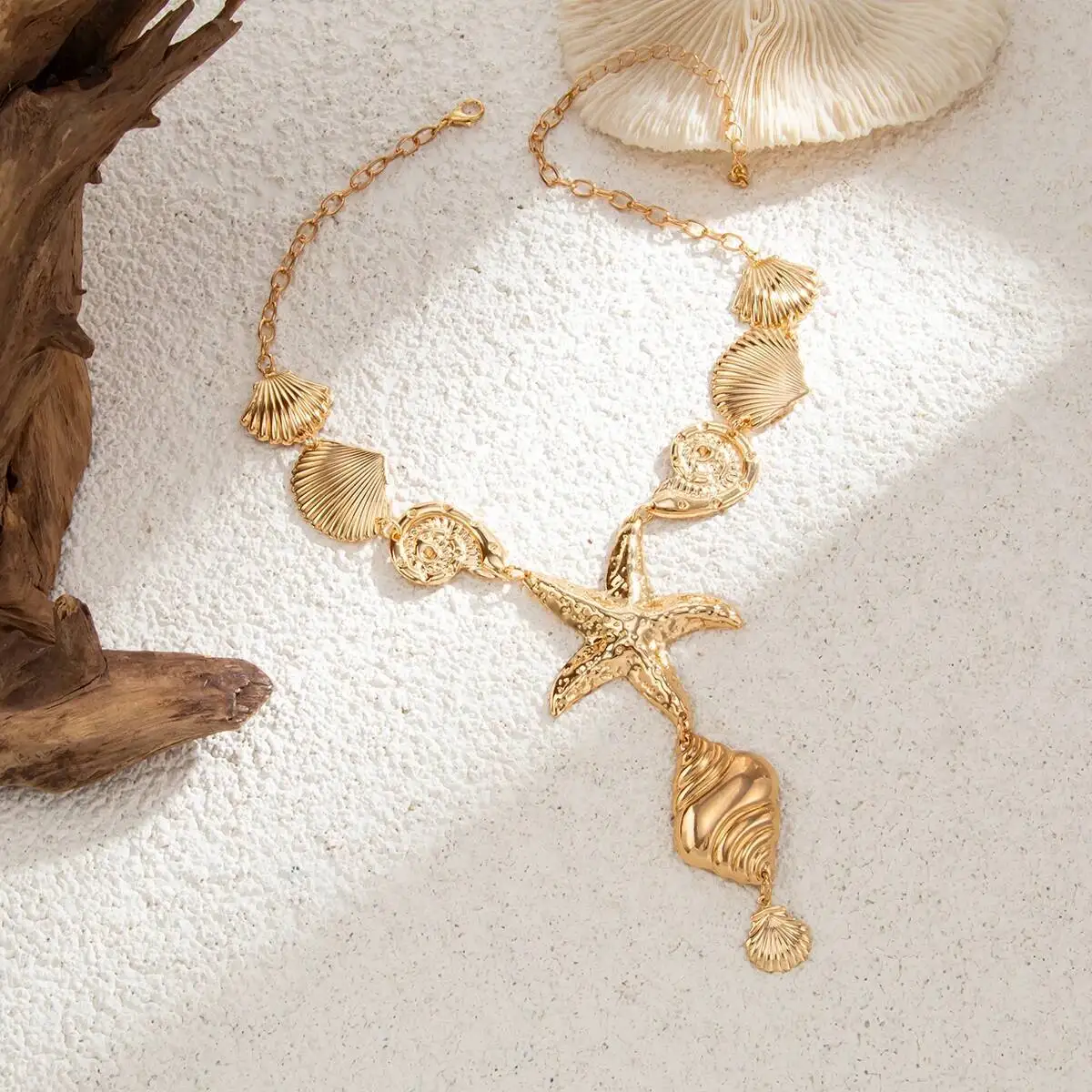 

SHIXIN Boho Gold Color Starfish Scallop Conch Pendant Necklace for Women Ocean Series Geometry Choker Necklace Neck Jewelry Gift