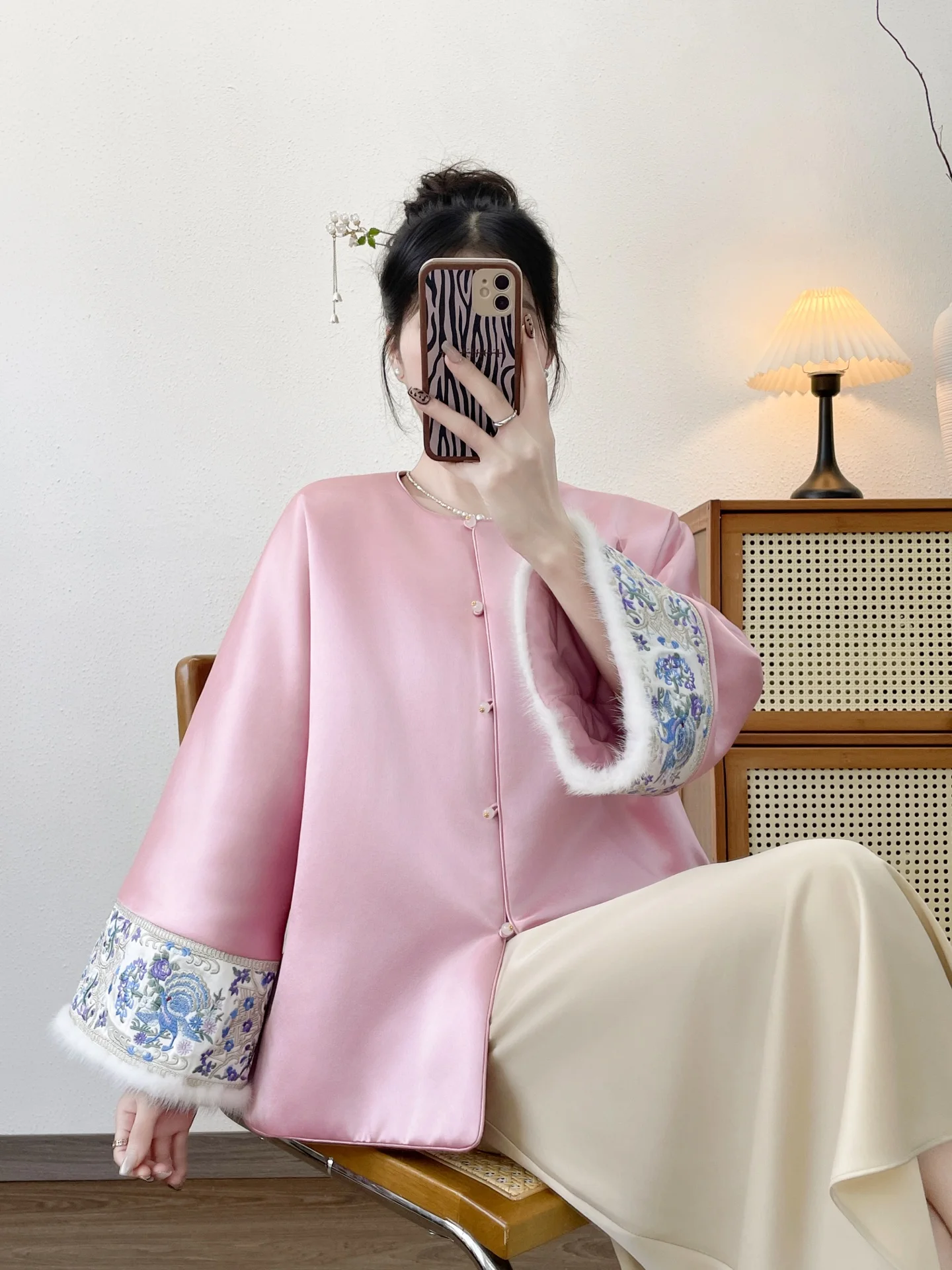 중국 스타일 산성 새틴 면 여성 겨울 고급 개인화 버튼 대형 사이즈 탕 의상...