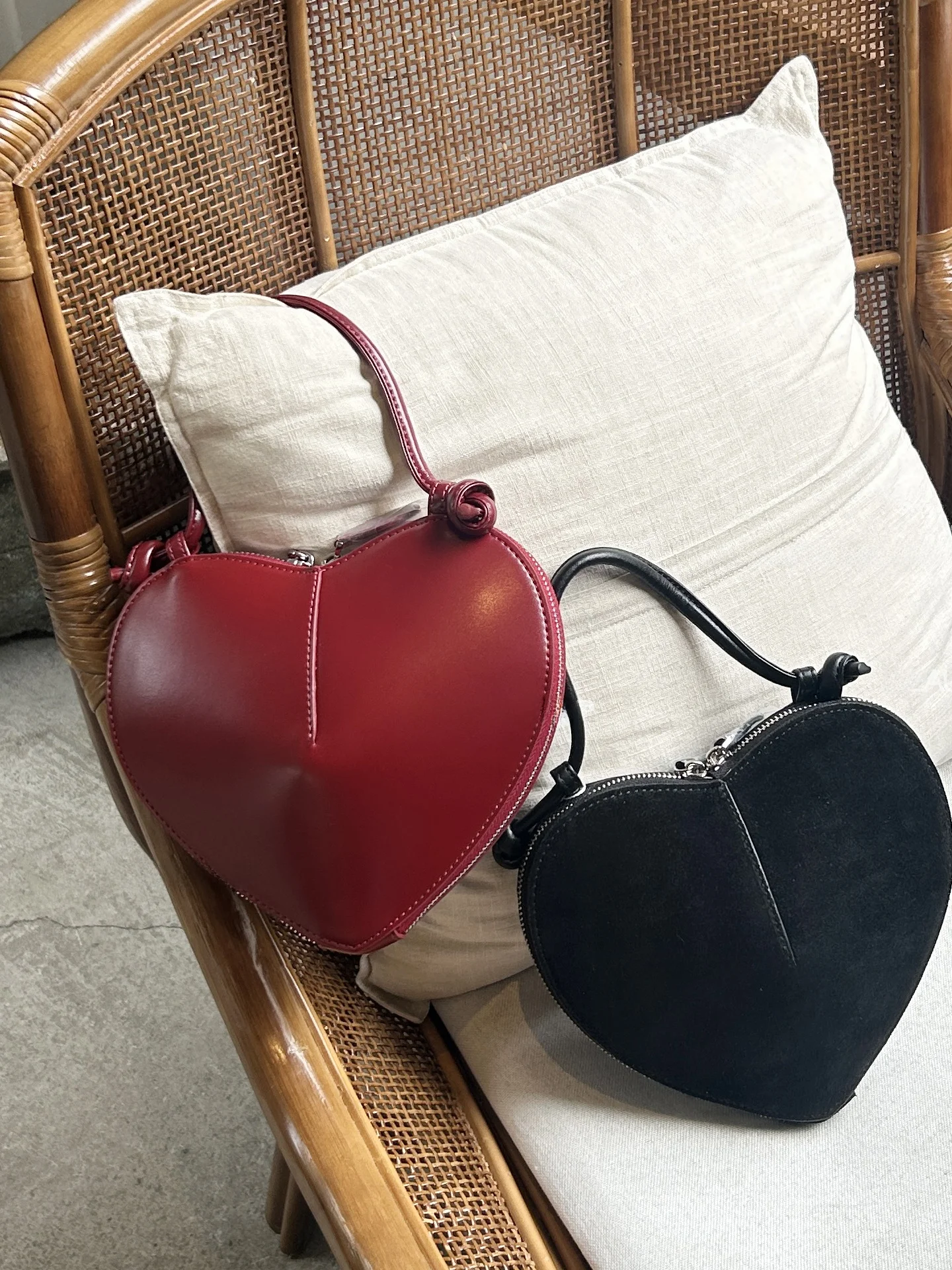 cute-leather-saddle-bag-single-shoulder-crossbody-bag-vintage-british-style-heart-shape-handbag-youth-fashion-accessory