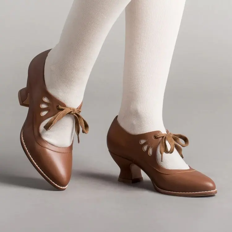 Damen Vintage Schnürschuhe mit niedrigem Absatz, viktorianische Hochzeitsschuhe, Renaissance-Kostümschuhe, Schmetterlingsflügel-Spitzenschuhe – Detail 16