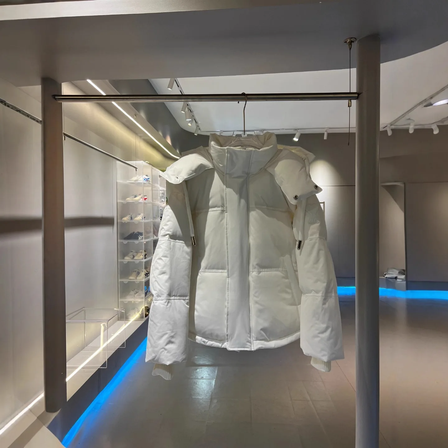 PuTian الإصدار العالي الأصلي 1:1 FW22 AMI القلب الشخصي كم شارة قصيرة بيضاء بطة أسفل سترة المرأة نمط غير رسمي