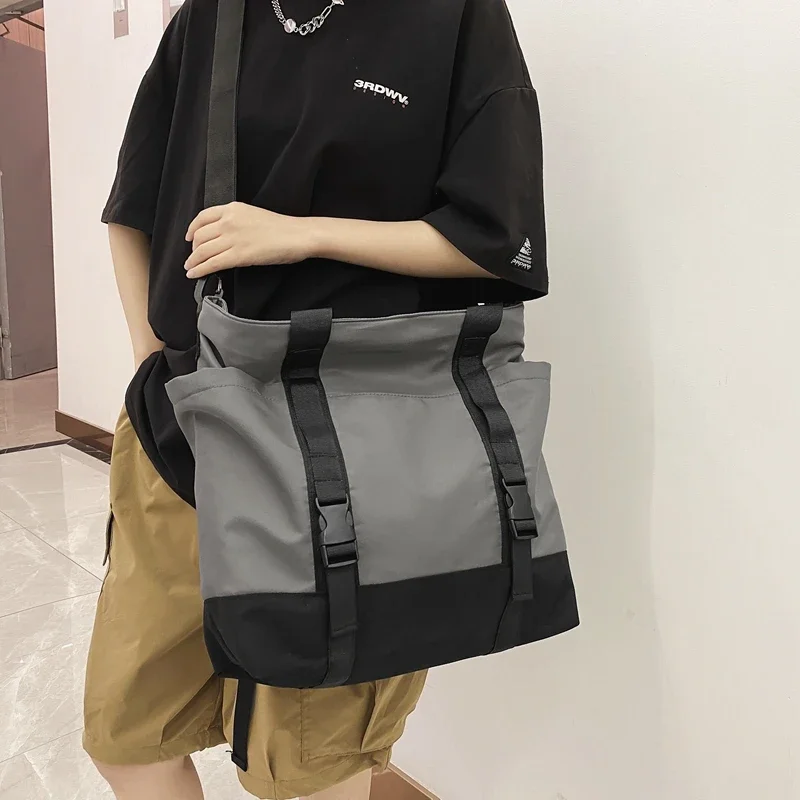 

2025 модные нейлоновые повседневные мужские и женские крутые студенческие портативные дорожные сумки через плечо с большими карманами, многофункциональные для отдыха