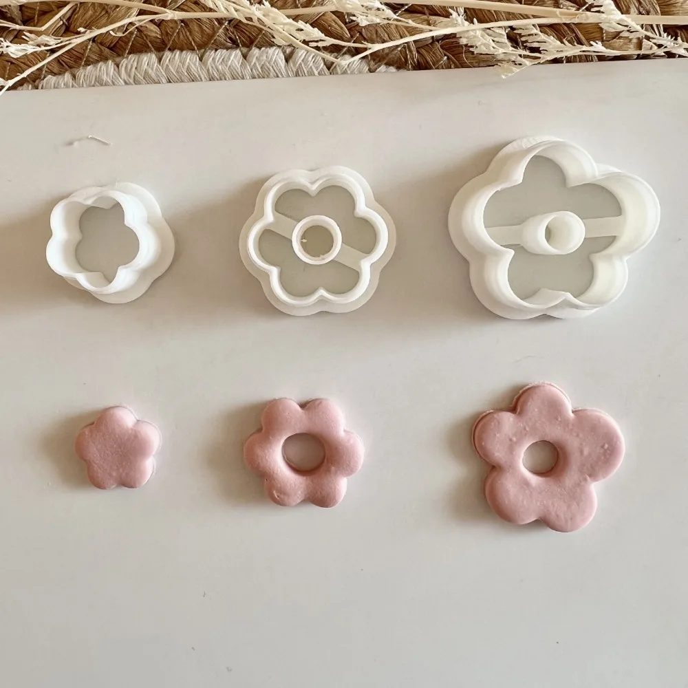 3pcs/set Flower Shape Clay Molds, 3 Sizes Hollow Flower Pattern Polymer Clay Cutters for DIY Pendant Earrings & Jewelry Making