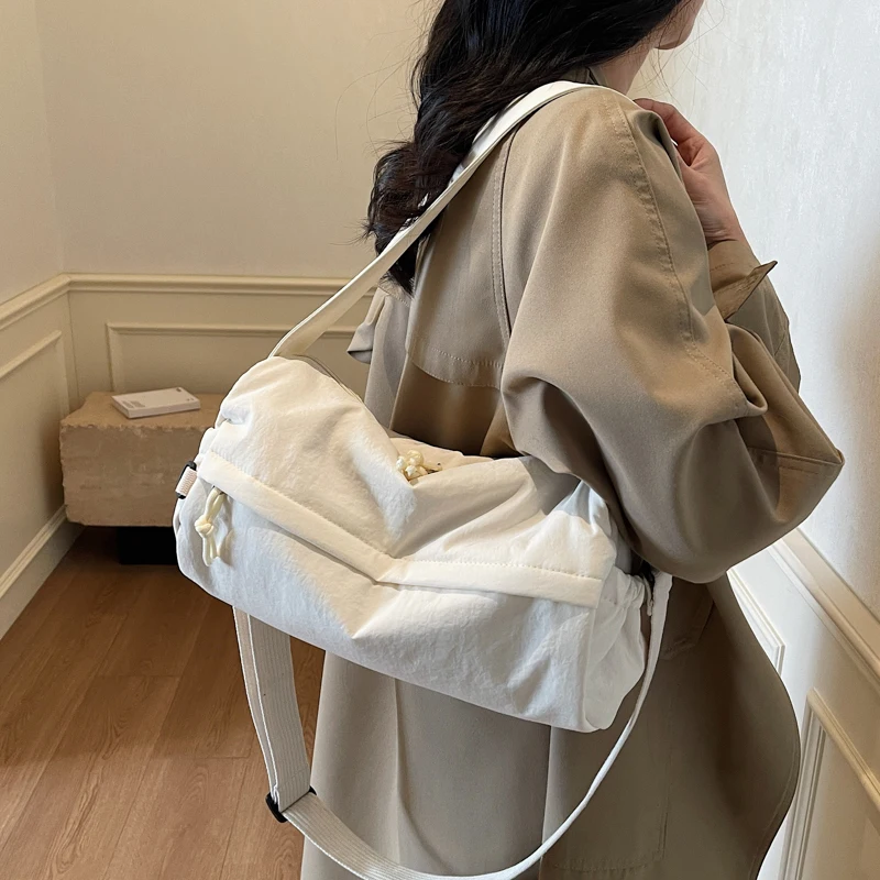 

Корейский дизайн Sensation, женская большая сумка Capaci 2025, новая повседневная свободная пригородная сумка, нейлоновая сумка-подушка, большая сумка