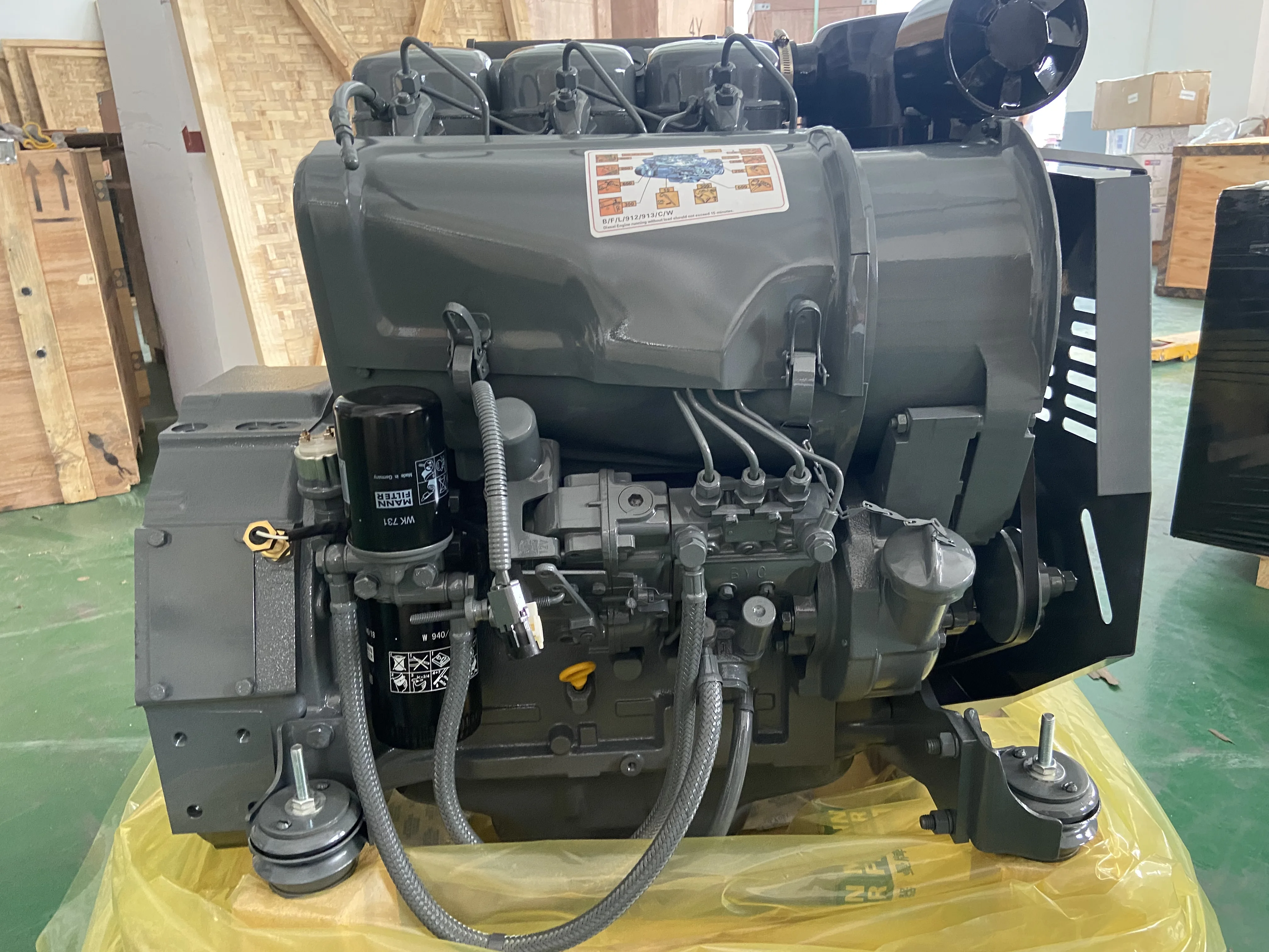 محرك 40 حصان 3 أسطوانات محرك تبريد الهواء F3L912 للبيع