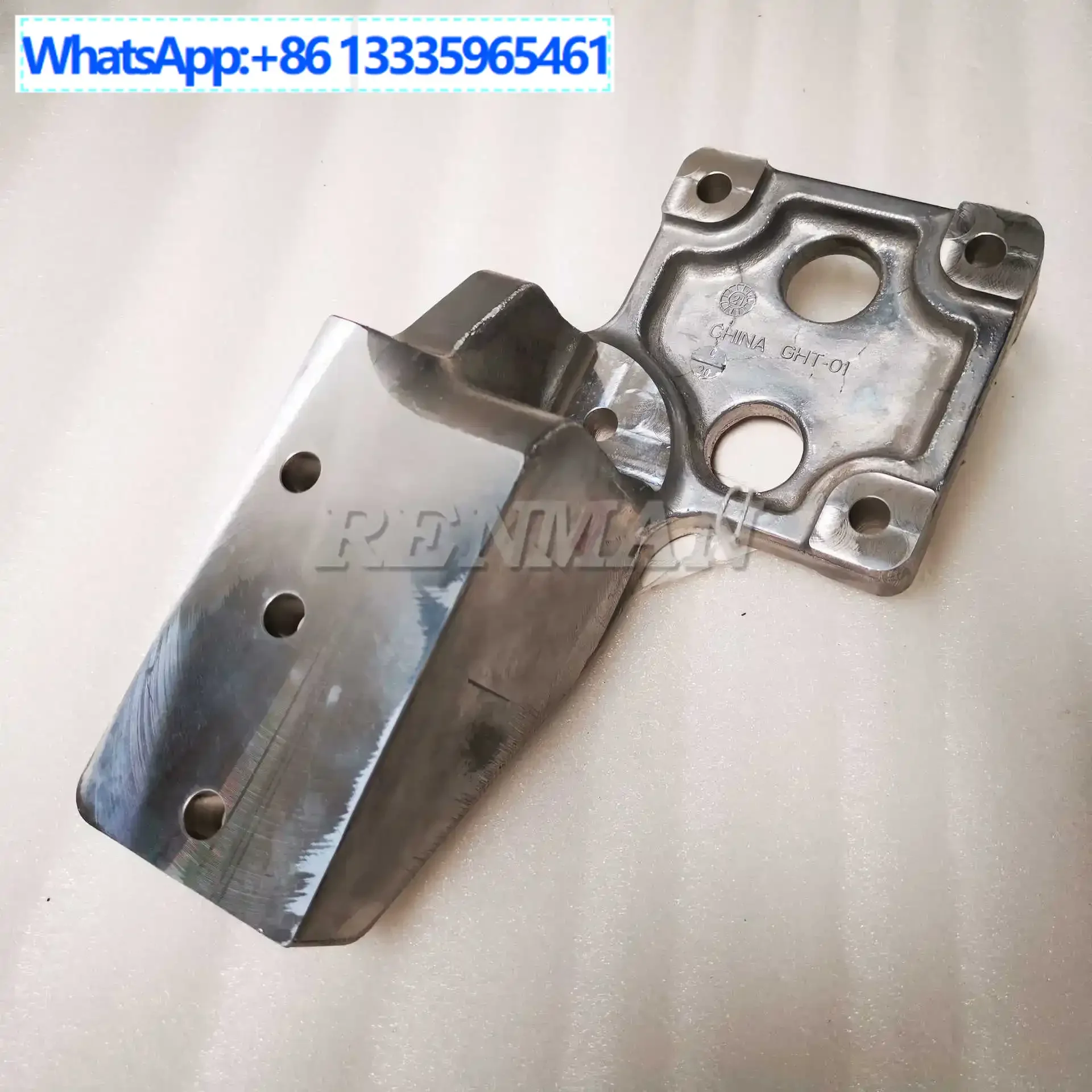 

Dongfeng Cummins Engine Parts QSB6.7 Diesel Engine Filter Bracket C5349977 3955081