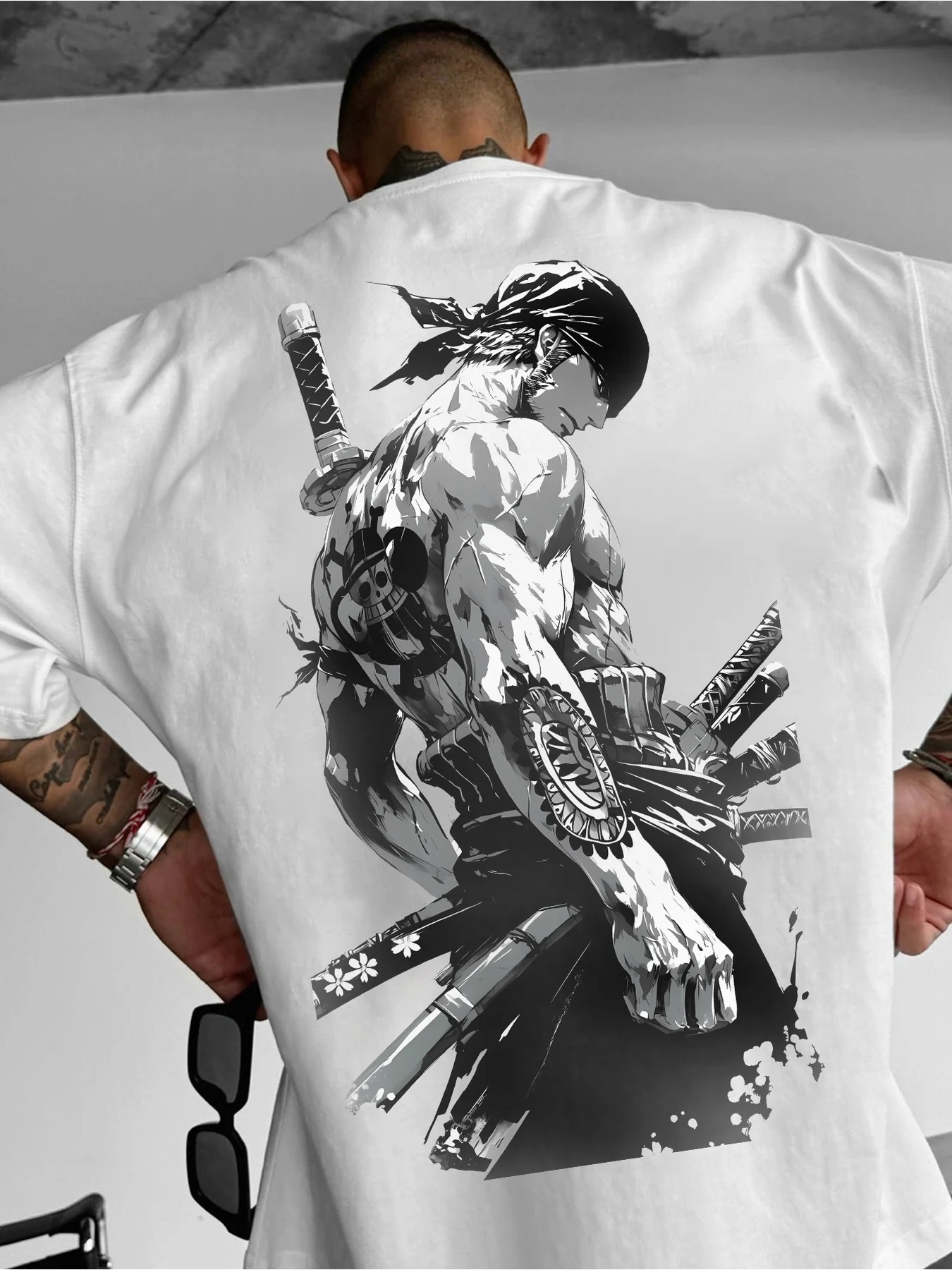 

Серия футболок с короткими рукавами для мужчин и женщин. Совместная работа между знаменитым японским аниме «One Piece» и Зоро.