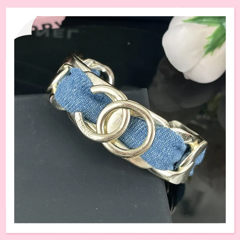 

Модный браслет High Version Home Blue Denim Open Bracelet: тренд среди интернет-знаменитостей, стильный и элегантный.
