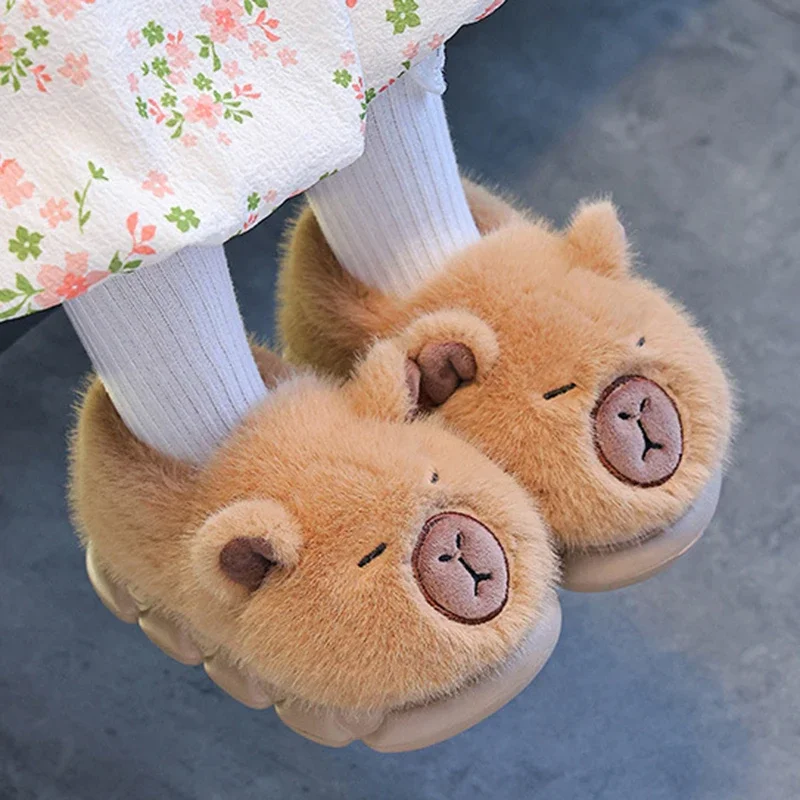 

Зимние хлопковые тапочки Capybara, женские новые пушистые домашние тапочки с героями мультфильмов, женские нескользящие плюшевые шлепанцы на мягкой подошве, размер 32-45
