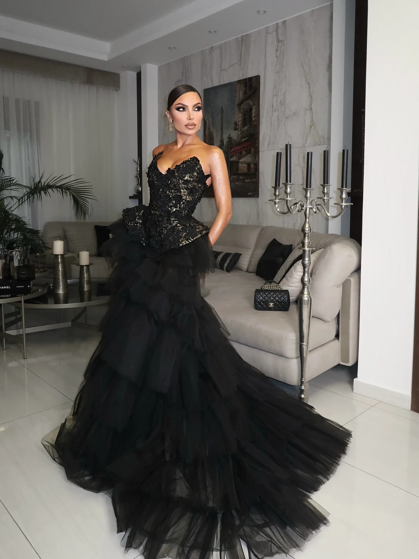 فستان سهرة رسمي مزين بالترتر بدون حمالات باللون الأسود، خط عنق على شكل قلب، طول الأرض للحفلات الراقصة على السجادة الحمراء