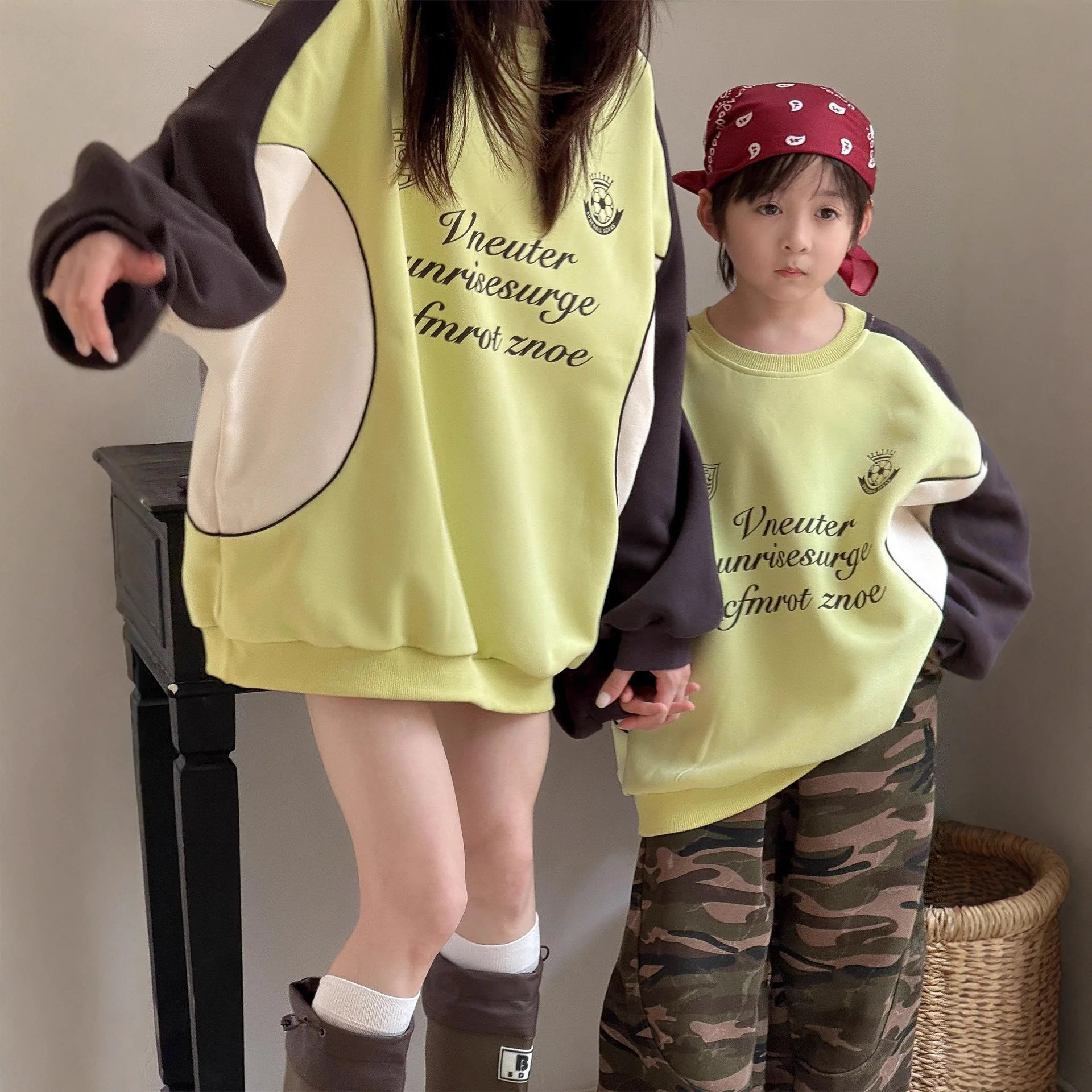 

‌2025 Spring/Family Matching Sweatshirt Kids Color Block Print with Letters Unisex Round Neck Tops for Parents & Toddlers