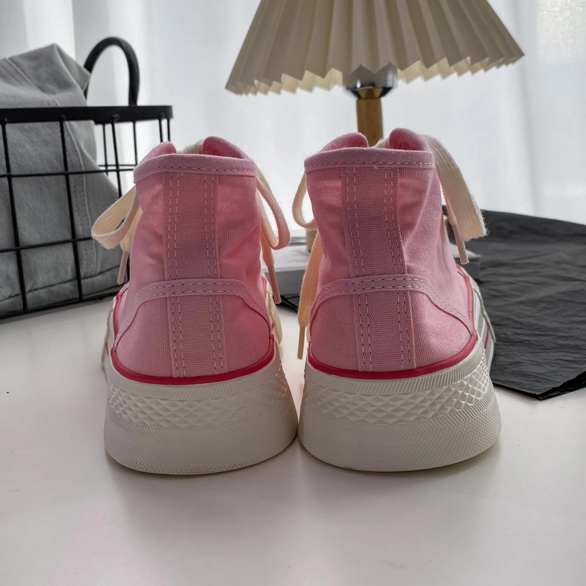 Sapatilhas de plataforma com atado para mulheres, sapatos de lona rosa, tênis de topo alto, moda esportiva, tênis feminino, novo