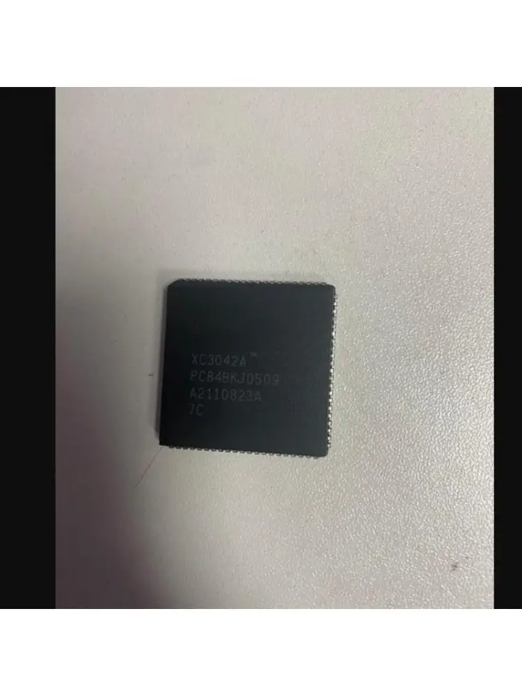 8PCS XC3042A-7PC84C XC3042A New original