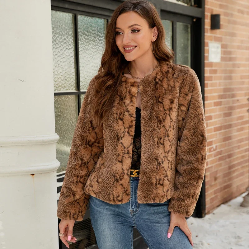 Tiger Stripes Faux Fur Jacket Short Women Winter Fluffy Coat Pocket Streetwear Artificial Plush Fur Jacket New Furry Overcoat