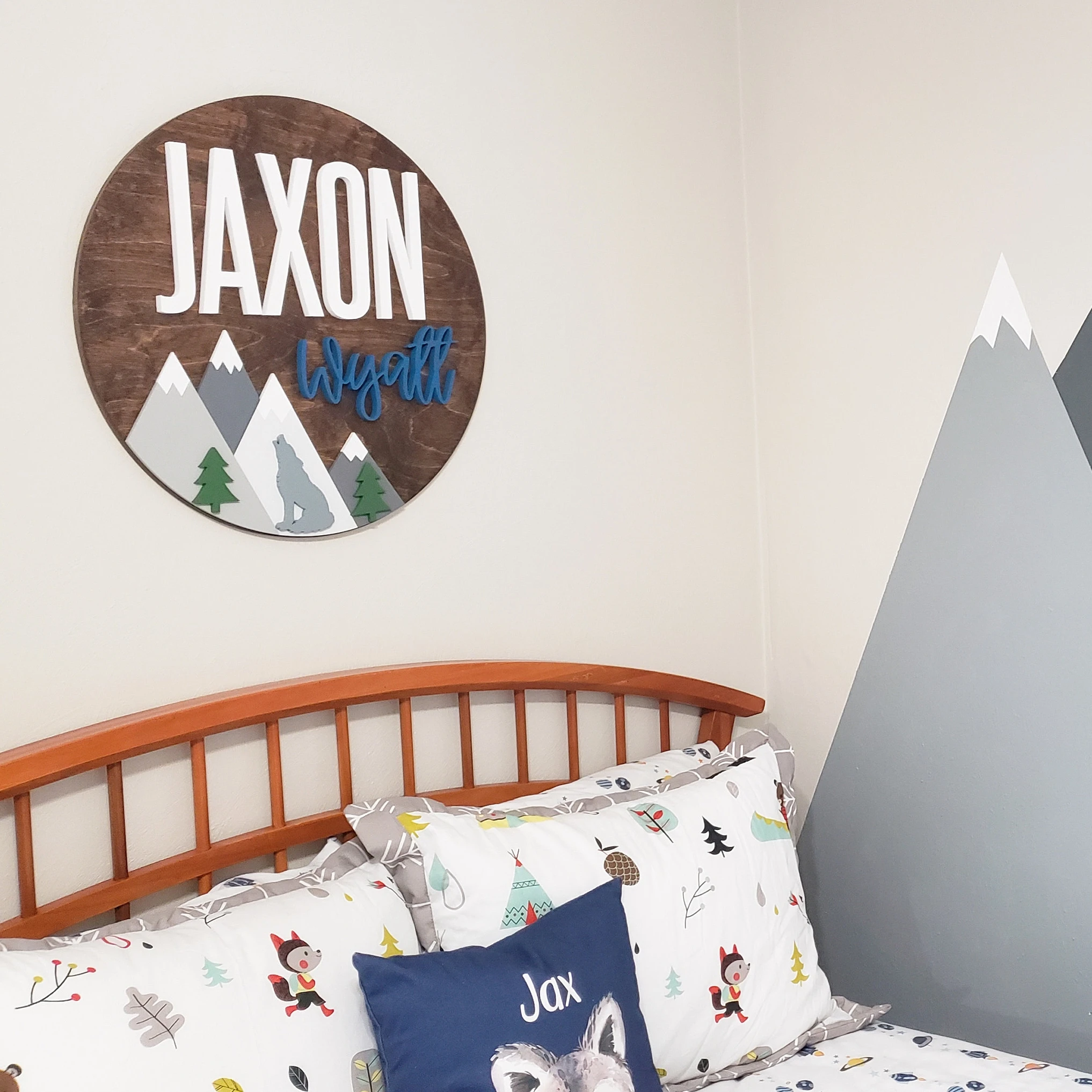 Custom Wooden Mountain Name Sign Personalized Wolf Woodland Theme Sign Outdoor Nursery Room Decor Personalized Baby Room Decor