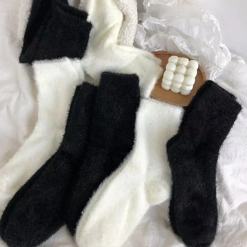 

5 Pairs Autumn Winter Black White Simple Plush Sock Thick Women Mink Fleece mid-calf Warm Versatile Home Sports Ankle Crew 7W262