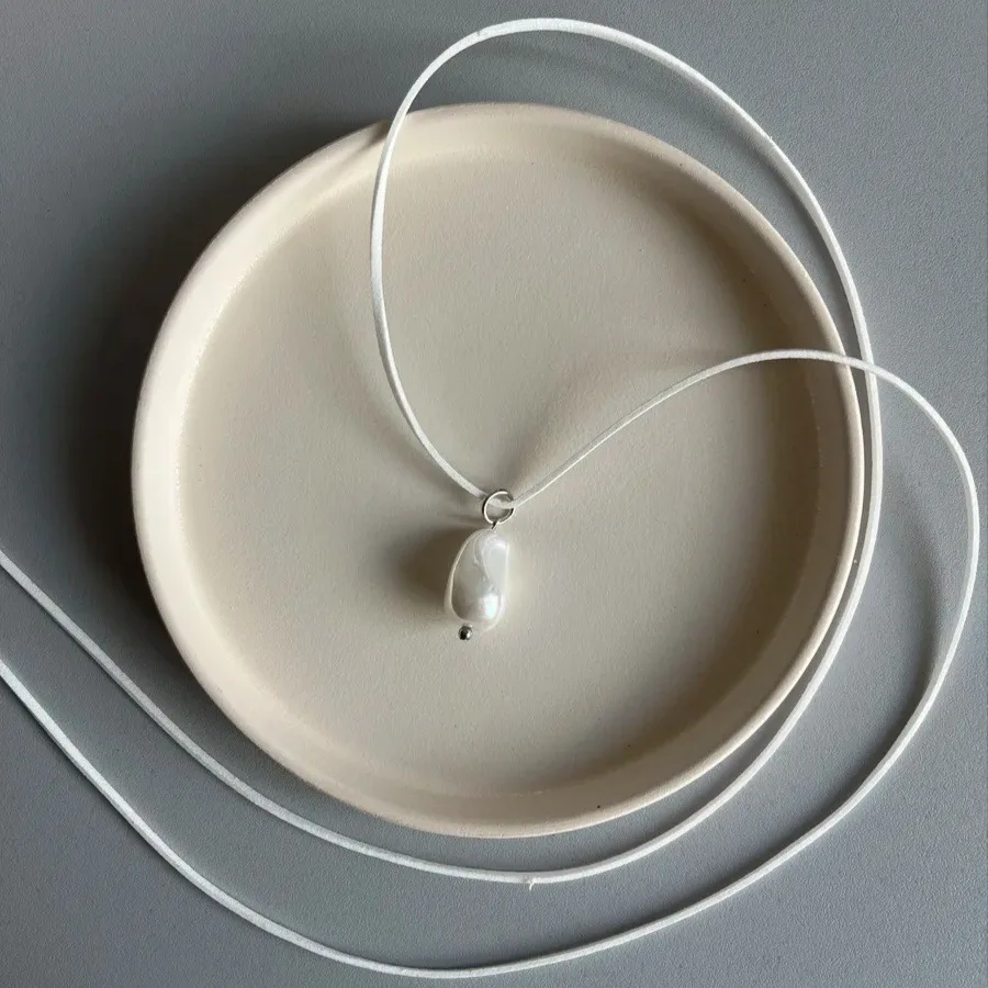 

Y2K Baroque-shaped Imitation Pearl Rope Unique Necklace Pendant Free Knotting Adjustable Necklace for Women Girl 2025 Party Gift